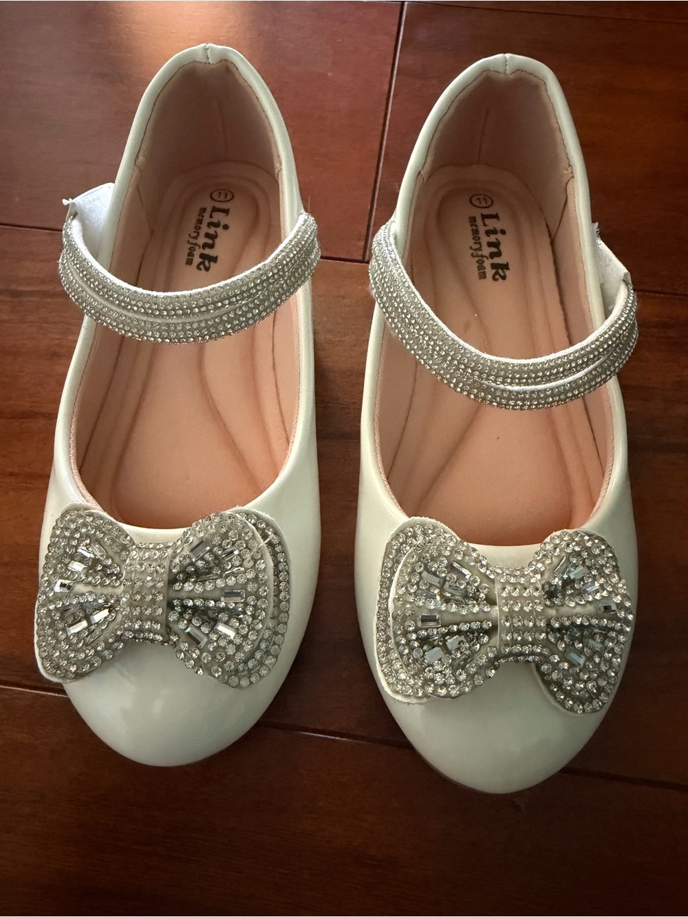 Link Ivory Dress Mary Jane Shoes with Rhinestone Bow Size 11 - Picture 6 of 10
